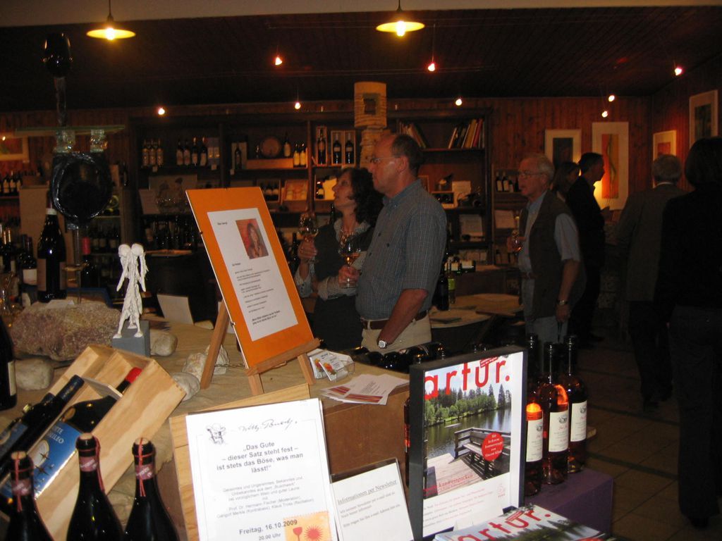 Ellen Georgi hat 2009 in der Weinhandlung Weinmusketier in Reutlingen ausgestellt