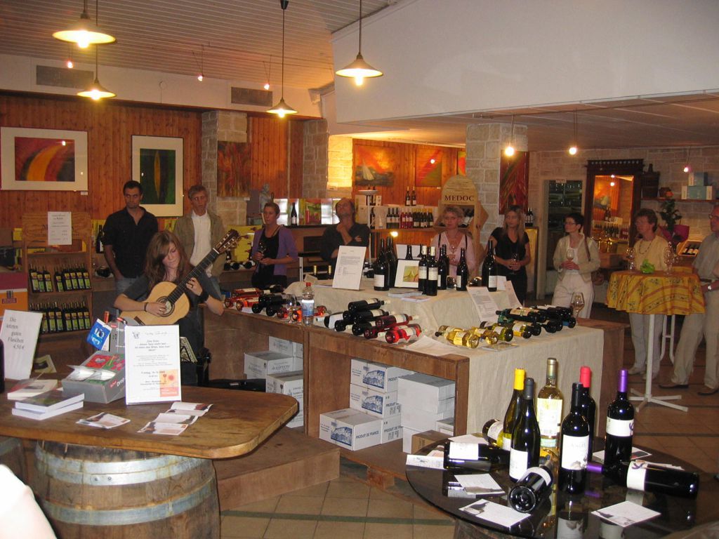 Ellen Georgi hat 2009 in der Weinhandlung Weinmusketier in Reutlingen ausgestellt